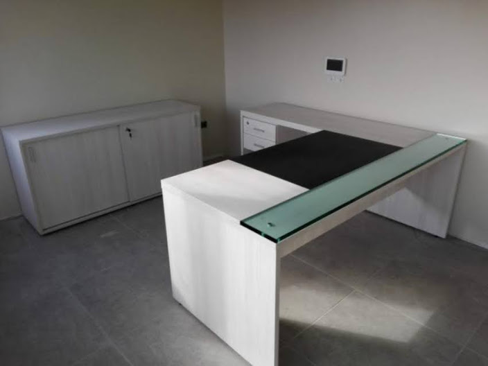 escritorio gerencial con vidrio